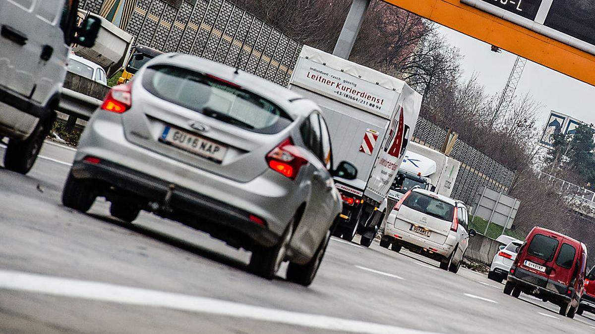 Auf Westautobahn bei Salzburg &quot;Luft-80er&quot; um 22 km/h überschritten - Strafe von 70 Euro beeinsprucht, weil &quot;Luftmessgerät nicht geeicht war&quot; - Laut Gericht keine Eichung erforderlich.