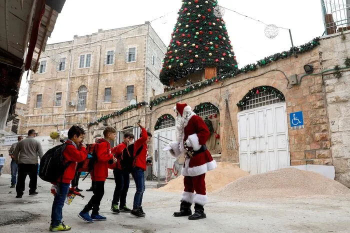 Auch Jerusalem ist weihnachtlich geschmückt.