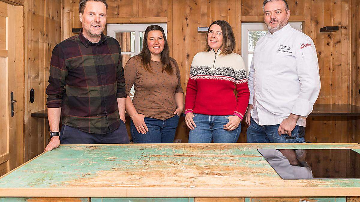 Projektinitiator Christof Schett, Andrea Senfter,  Stefanie Hoffmann und Josef Mühlmann, Obmann des Vereins Projekt V und Kraftwerke Villgratental 