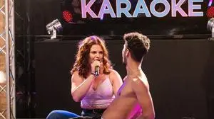 Anja Wilawitzer sang auf Puls 4 Karaoke