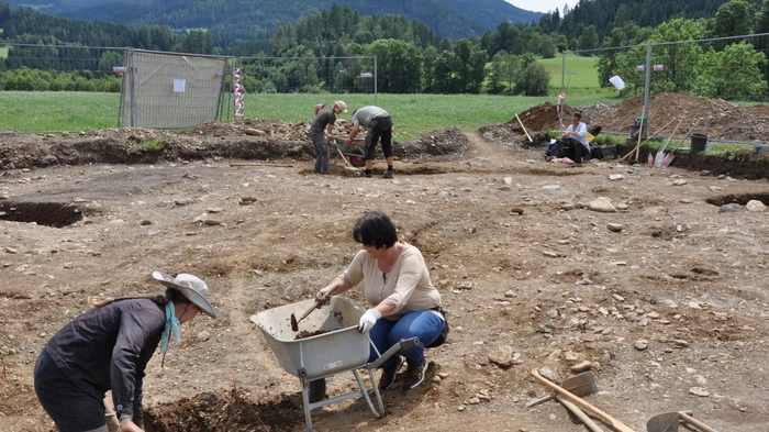 Eine Lehrgrabung in Neumarkt führen derzeit das Institut für Archäologie der Karl-Franzens-Universität Graz und die Abteilung Archäologie & Münzkabinett am Universalmuseum Joanneum durch.