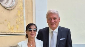 Sofia und Manfred blicken gemeinsam in die Zukunft