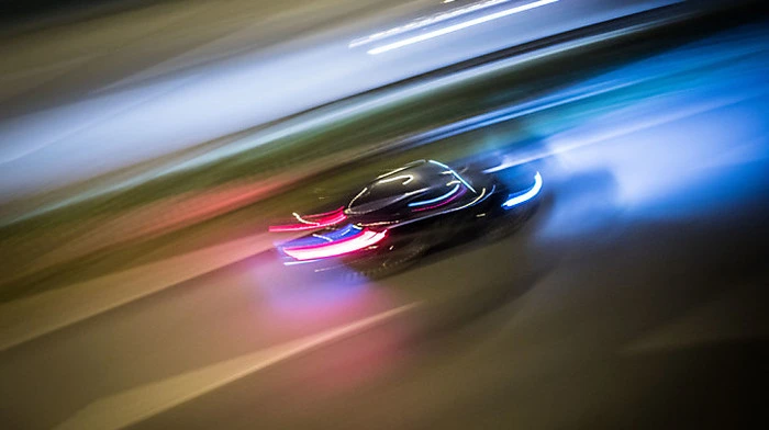 Der Mann war mit 200 km/h unterwegs (Symbolbild)