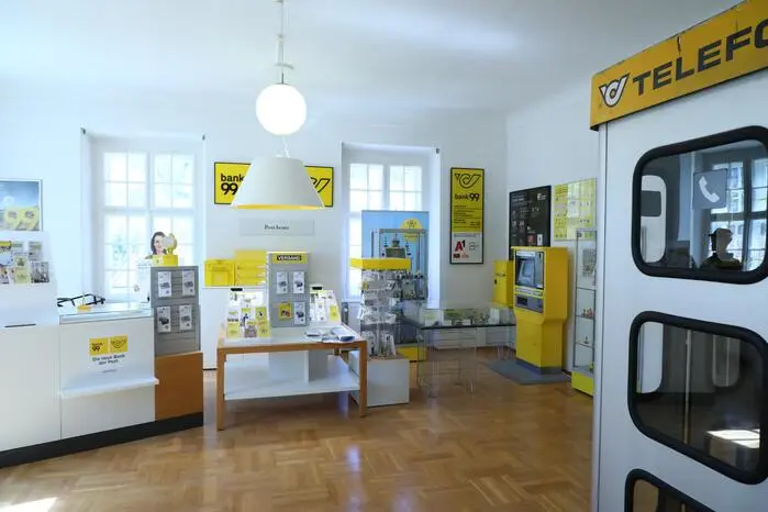 Im Zuge des Philatelietags präsentierte das Österreichische Post- und Telegraphenmuseum Eisenerz die Sonderbriefmarke und eröffnete die Ausstellung „70 Jahre Europamarken“ sowie den ME3-Block „Schätze im Postmuseum“.