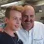 Starkoch Lafer nahm den jungen Fan Daniel gleich mit in die Küche