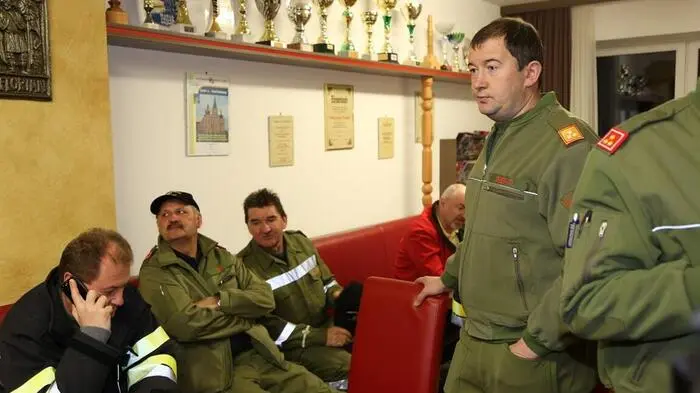 Der Bereichsführungsstab aus Hartberg traf im  Bereichsfeuerwehrkommando zusammen, um den tags darauf bevorstehenden Einsatz in Mariazell zu besprechen und zu planen.