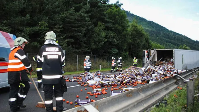 Zu einer Totalsperre kam es Dienstagabend auf der A9 bei Traboch...