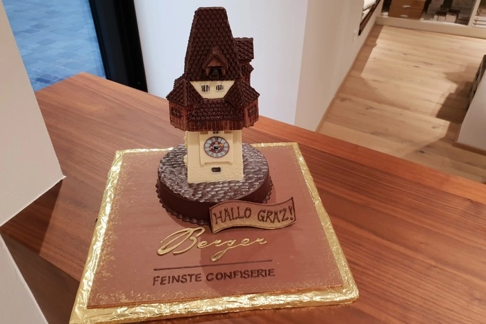 Hingucker bei der Eröffnung: der Uhrturm aus Schoko.