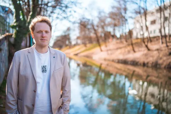 „Wenn sich FPÖ-Stadträtin Sandra Wassermann beim Treffen von FPÖ und AfD mit Ulrich Siegmund, dem Chef eines gesichert rechtsextremen Landesverbandes, fotografieren lässt und das Bild anschließend selbst veröffentlicht, dann ist das kein harmloses Erinnerungsfoto, sondern ein unmissverständliches politisches Signal“, sagt Stefan Samonig von den Grünen