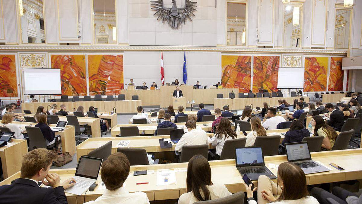 Nach zwei Jahren Pandemie-Pause tagte am Montag wieder das Schüler:innenparlament