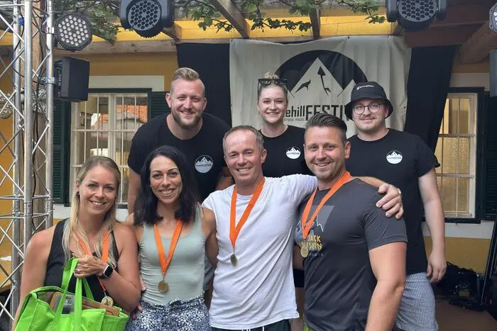 Am Abend fand die große Siegerehrung auf der Terrasse des Buschenschankes statt. Jedes Team erhielt einen Sachpreis, die besten drei Teams gewannen einen Geldpreis. 