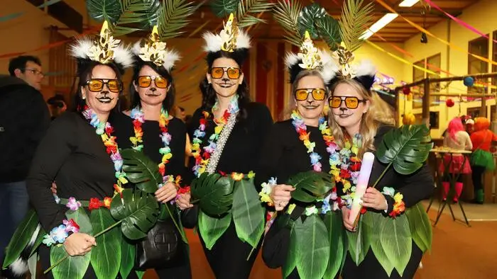 Schöne Masken wurden gesehen wie:  King „Julien“ Madagaskar.