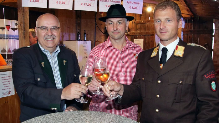 Neben zahlreichen Feuerwehr-Abordnungen aus dem Bezirk und dem benachbarten Lavanttal konnte Sorger auch Bürgermeister Kurt Riemer, Gemeindekassier Gerhard Feier, Bereichsfeuerwehrkommandant Christian Leitgeb und Alfred Gollob vom Bereichsfeuerwehrverband Wolfsberg begrüßen.
