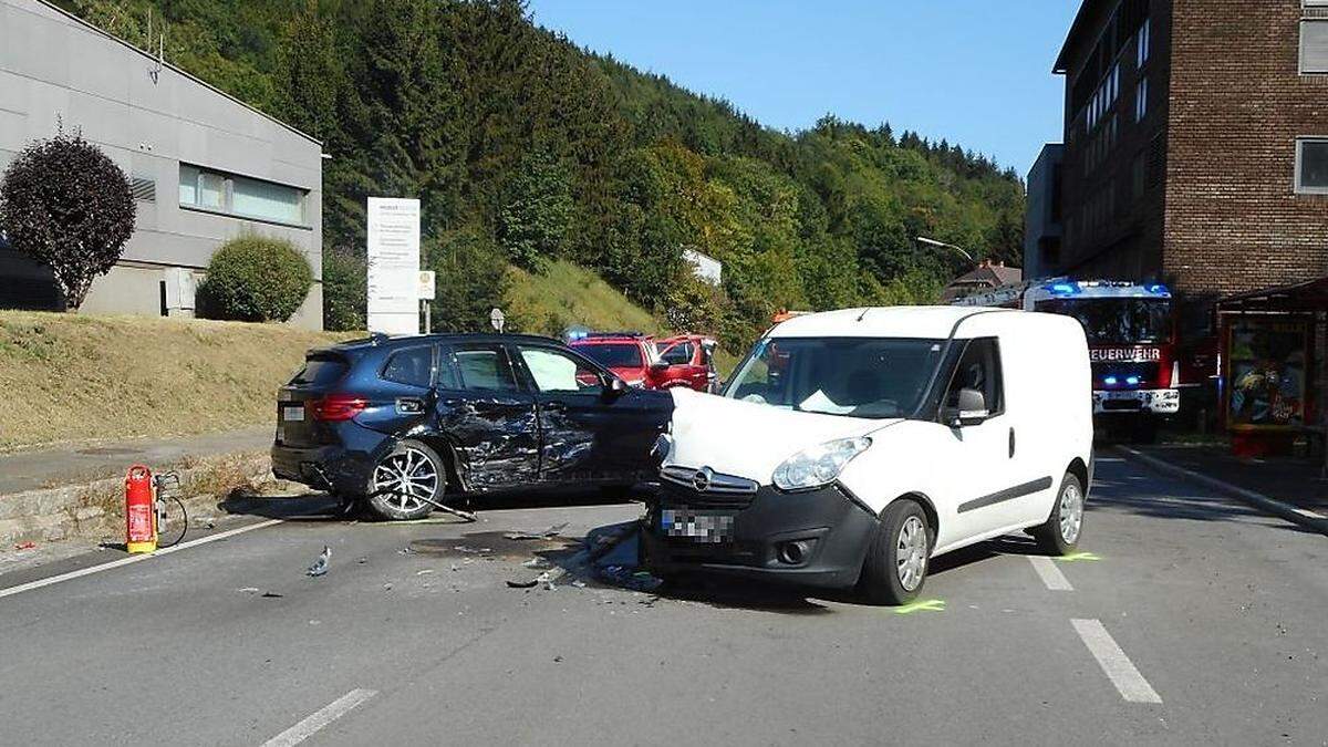 Auf der Vordernbergerstraße krachten zwei Fahrzeuge zusammen 