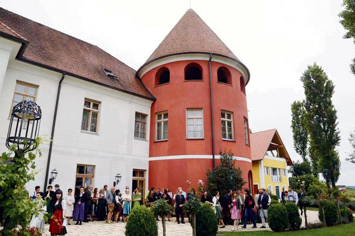 dieser Tage ins Weinschloss hoch über Maierhofen...