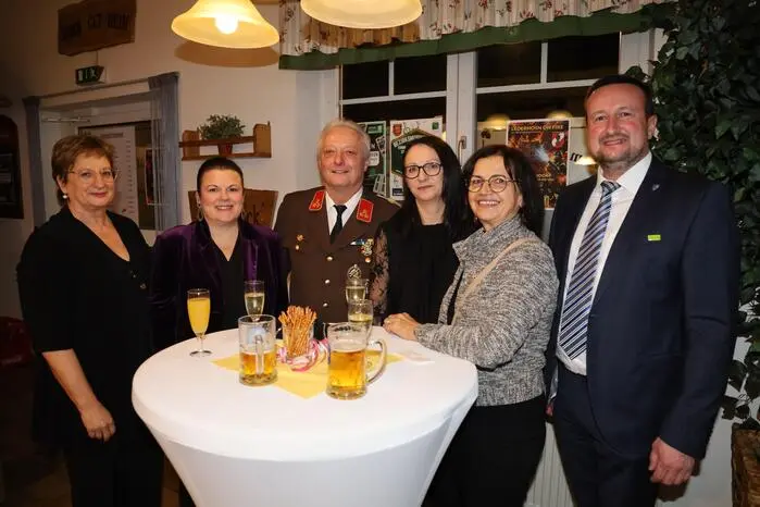 Kommandant Gingl konnte unter den Gästen Vizebürgermeister Herbert Kober, Vizebürgermeisterin Sonja Skalnik und Stadträtin Rosemarie Puchleitner, sowie Feuerwehrkameraden aus naheliegenden Wehren begrüßen