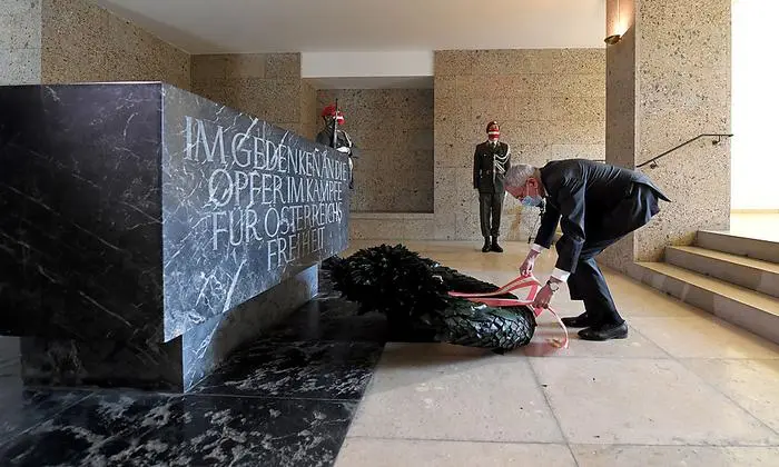 Van der Bellen bei der Kranzniederlegung