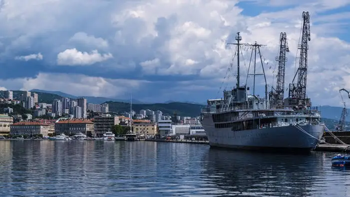 Das Galeb (Möwe) getaufte Schiff im Hafen von Rijeka, wo es im Februar von einem türkischen Frachter gerammt wurde