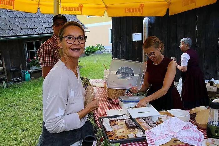 Veranstaltet vom örtlichen Theaterverein unter Obmann Franz Ofner lockte es zahlreiche Gäste aus Nah und Fern in den Pfarrgarten des kleinen Bergdorfes. 