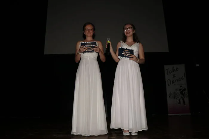 Die Maturantinnen Lisa Herold und Katharina Ploch eröffneten die Ballnacht...