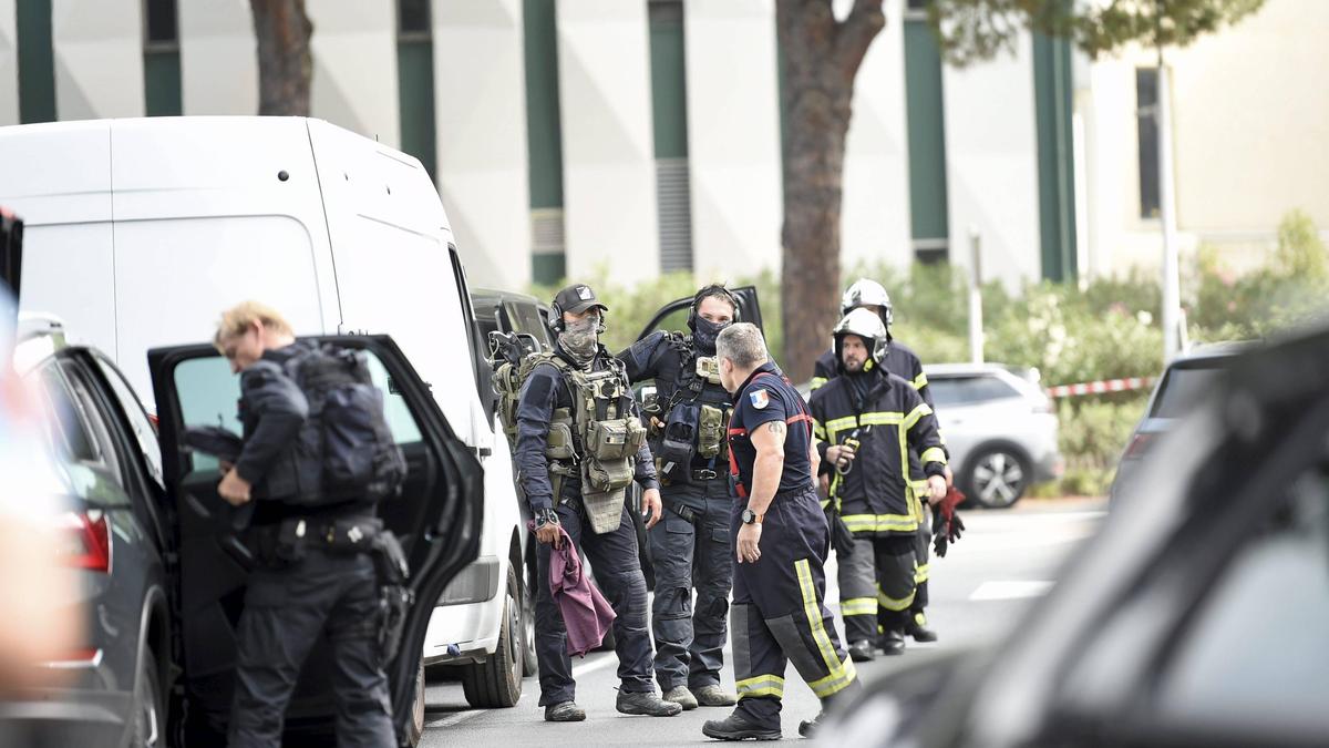  Die Behörden gehen nach dem Anschlag auf die Synagoge in dem beliebten südfranzösischen Urlaubsort La Grande-Motte von einem Terrorangriff aus