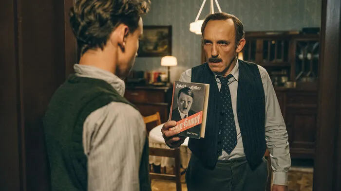 Die Zeiten sind bitter, Armut und Leid unter der Weltwirtschaftskrise dienen auch als Nährboden für den Nationalsozialismus. "Das Wunder von Wörgl" - heute Abend um 20.15 Uhr auf ORF 2 (und danach in der Mediathek) erzählt eine wahre Geschichte.