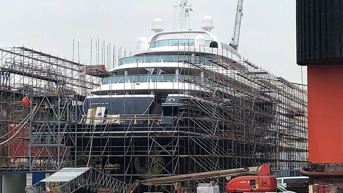 Rundherum eingerüstet präsentiert sich derzeit die "Carinthia VII"