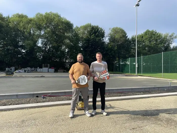 Die Pöllauer Stefan Kohl und Manuel Faist betreiben den neuen „Padel Place Pöllau“