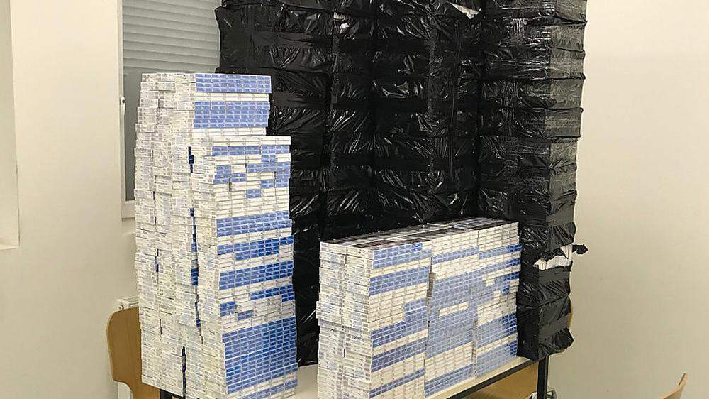 250.000 Stück Zigaretten beschlagnahmten die Beamten