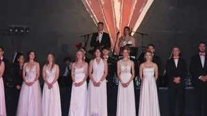 Die Maturantinnen und Maturanten des BG/BRG Weiz bei ihrer "letzten Mission"