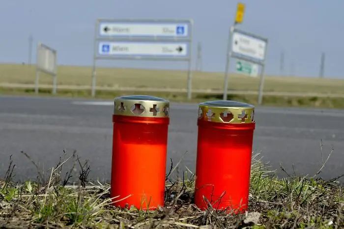 Ein 27-Jähriger aus dem Bezirk Südoststeiermark ist vergangenes Wochenende in Kroatien mit seinem Motorrad verunglückt. Er wurde erst am Dienstag tot aufgefunden. Mehr dazu.
