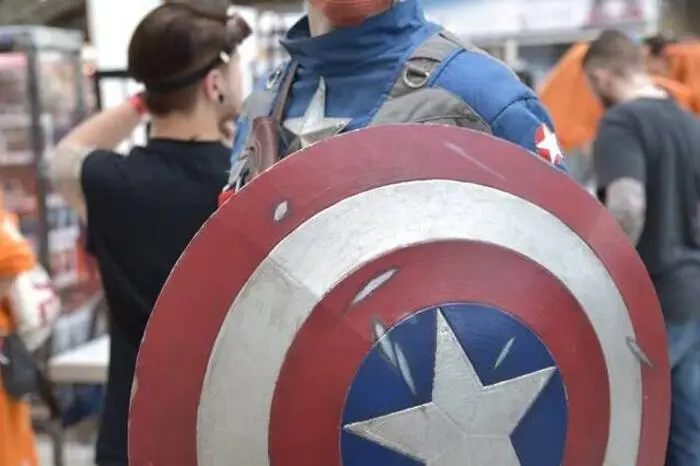Als Captain America: Kostüme sind seine Welt. Klicken Sie sich durch!