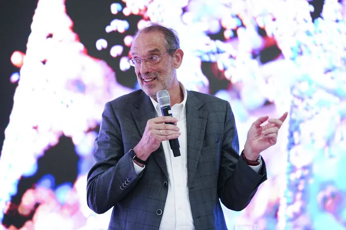 Der frühere von der ÖVP nominierte Wissenschaftsminister Heinz Faßmann zog sich im Dezember 2021 aus der Politik zurück. Im März des vergangenen Jahres wurde der Geograph und ehemalige Vizerektor der Uni Wien zum Präsidenten der Österreichischen Akademie der Wissenschaften gewählt.