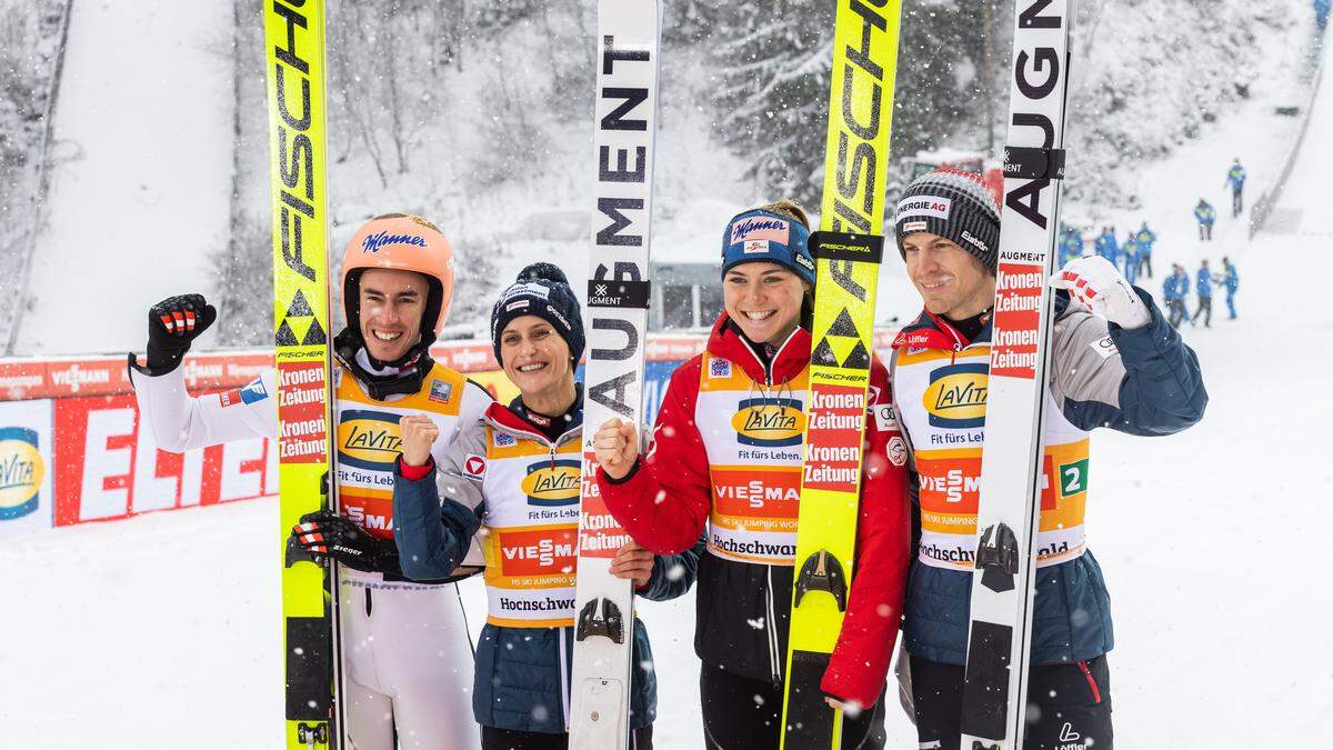 Springen in Planica um Medaillen: Stefan Kraft, Eva Pinkelnig, Sara Marita Kramer und Michael Hayböck (von links)