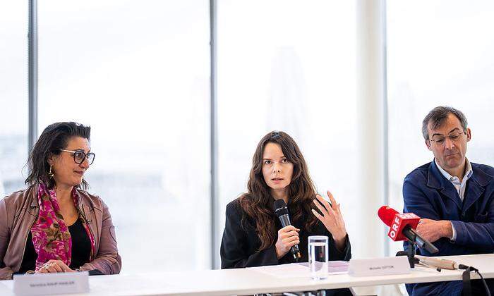 Kulturstadträtin Veronica Kaup-Hasler (SPÖ), Michelle Cotton und Jurysprecher Dirk Snauwaert (Leiter des WIELS – Zentrum für zeitgenössische Kunst in Brüssel)