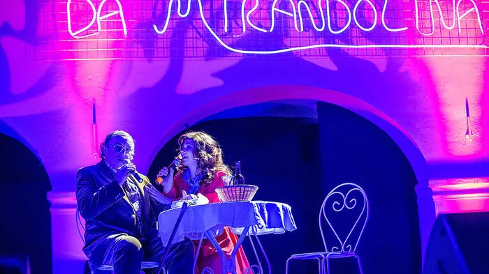Gut bei Stimme im stimmungsvollen Ambiente: "Mirandolina" Linda Haluschan-Springer mit "Rippafratta" Reinhard Blaschitz 