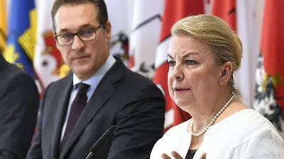 Turnen sich von Fettnapf zu Fettnapf: Heinz-Christian Strache und Beate Hartinger-Klein (FPÖ)