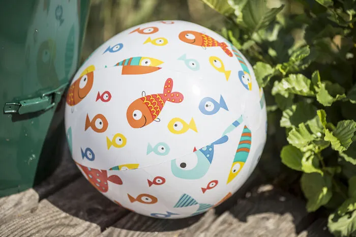 Bunte Wasserbälle sind genau so heiß begehrt . . .