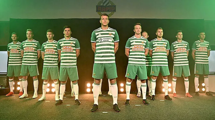 Rapid stellte die neuen Trikots vor