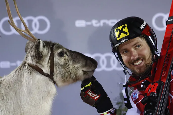 ... ist traditionell: Ein Rentier. Es ist das dritte für den Salzburger, der diesem den Namen "Mr. Snow" gab. Nach "Ferdl" und "Leo".