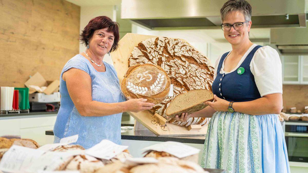 Verkostungschefin Eva Lipp und Landesbäuerin Viktoria Brandner (r.) 