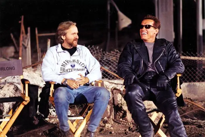 James Cameron und Arnold Schwarzenegger bei den Dreharbeiten zu Terminator 2