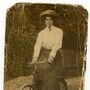 Therese Mostler auf Fahrrad anno 1911 