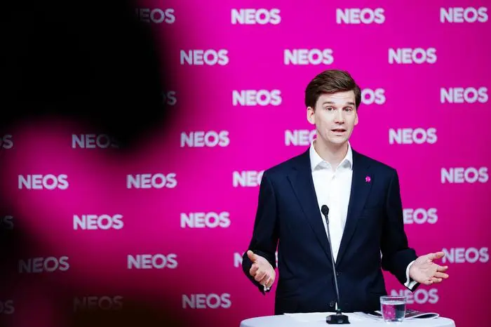 ABD0016_20240827 - WIEN - ÖSTERREICH: Generalsekretär Douglas Hoyos (NEOS) am Dienstag, 27. August 2024, im Rahmen der Präsentation des NEOS Wahlprogramms in Wien. - FOTO: APA/EVA MANHART