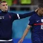 Digne (links) tröstet Mbappe