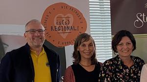 Friedrich Kindelsberger, Alexandra Stingl-Enge und Elisabeth Welzel aus Trofaiach ziehen das Projekt „Is(s) regional, wir bringen’s“