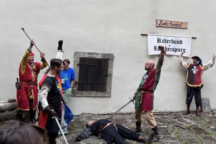 Der Ritterbund Reckherspurg und die Prellhawer führten spektakuläre Vorführungen auf. 