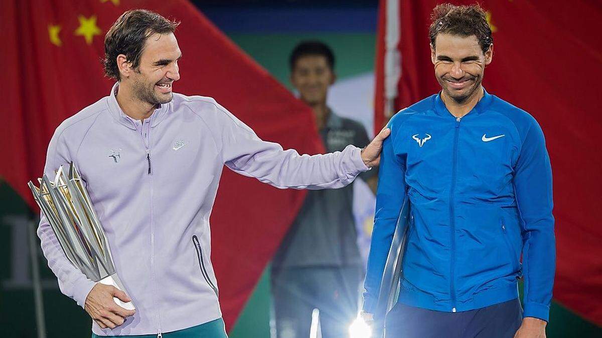 Roger Federer (links) bezwang in Schanghai Rafael Nadal