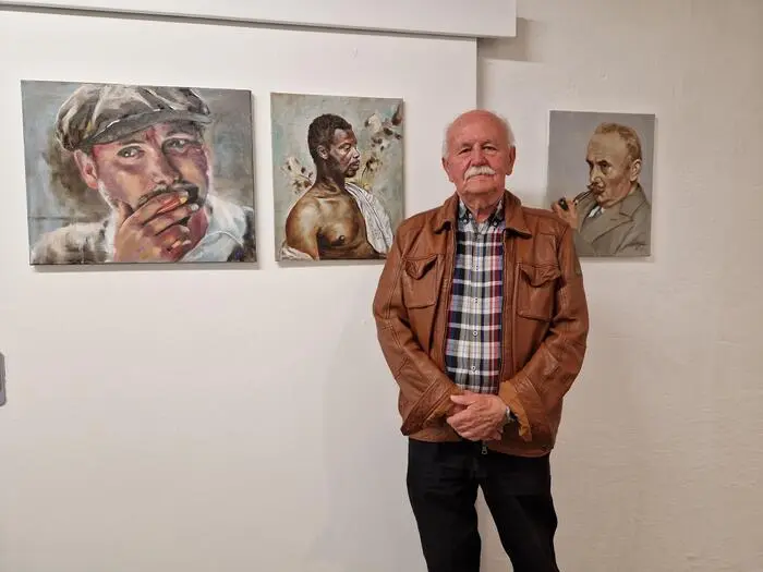 von links: Thomas Stipsits, Prinz William Nii Nortey Dowuona, Künstler Hans-Peter Traussnigg in Person und Erfinder Paul Nipkow