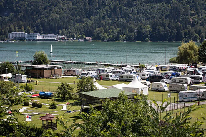 Camping- und Strandbad Ossiacher See Seeuferstraße 109, 9520 Annenheim Erwachsene:Ganztägig: 4,70 EuroHalbtägig ab 13 Uhr: 3,90 Euroab 17 Uhr: 1,90 EuroKinder von 6 bis 14 Jahren:Ganztägig: 2,70 EuroHalbtägig ab 13:00 Uhr: 2,00 EuroAb 17:00 Uhr: 1,00 EuroSaisonkarte:Erwachsene: 79,00 EuroKinder: 29,00 Euro